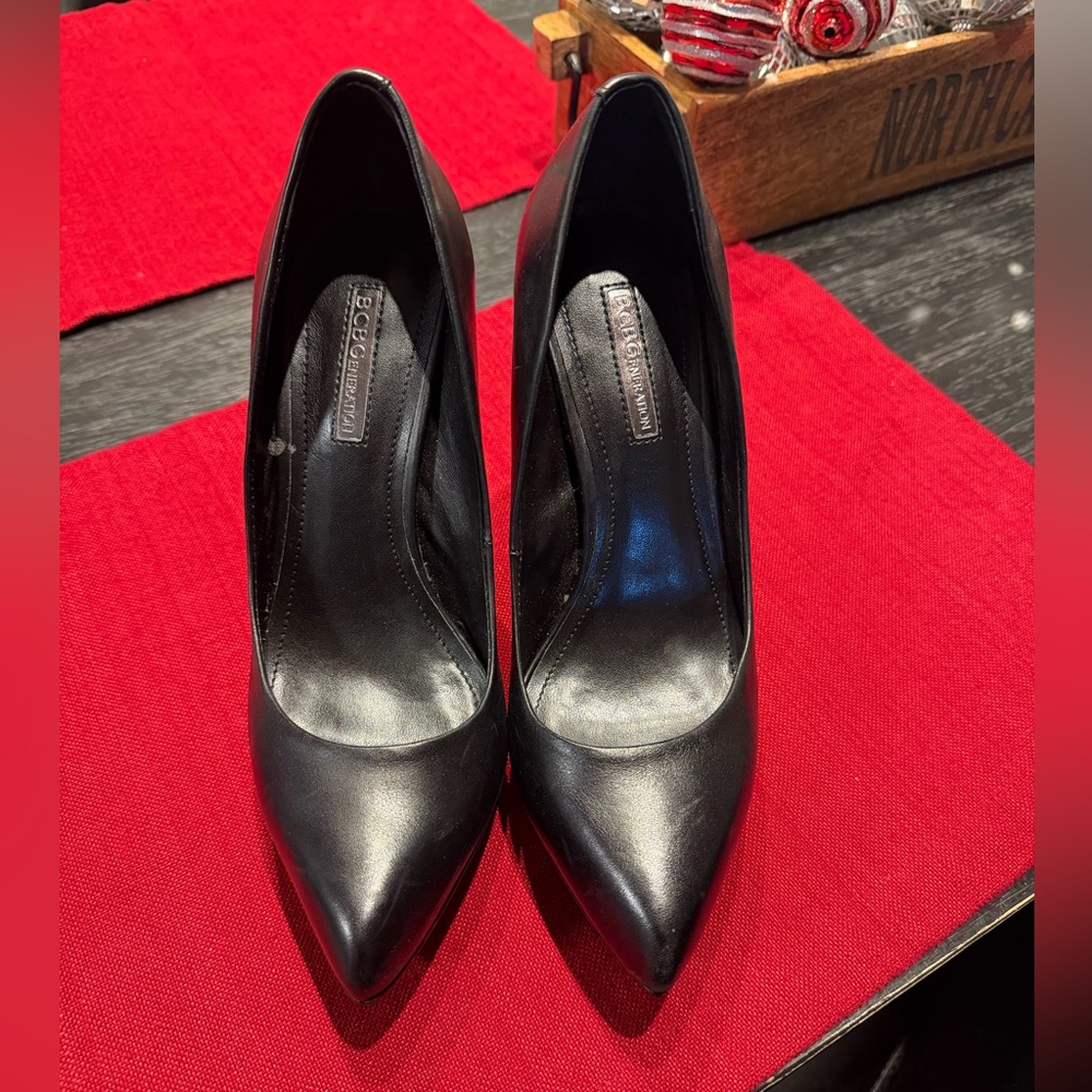 🥳BCBG Elegant Black Women's Heels - Picture 2 of 4